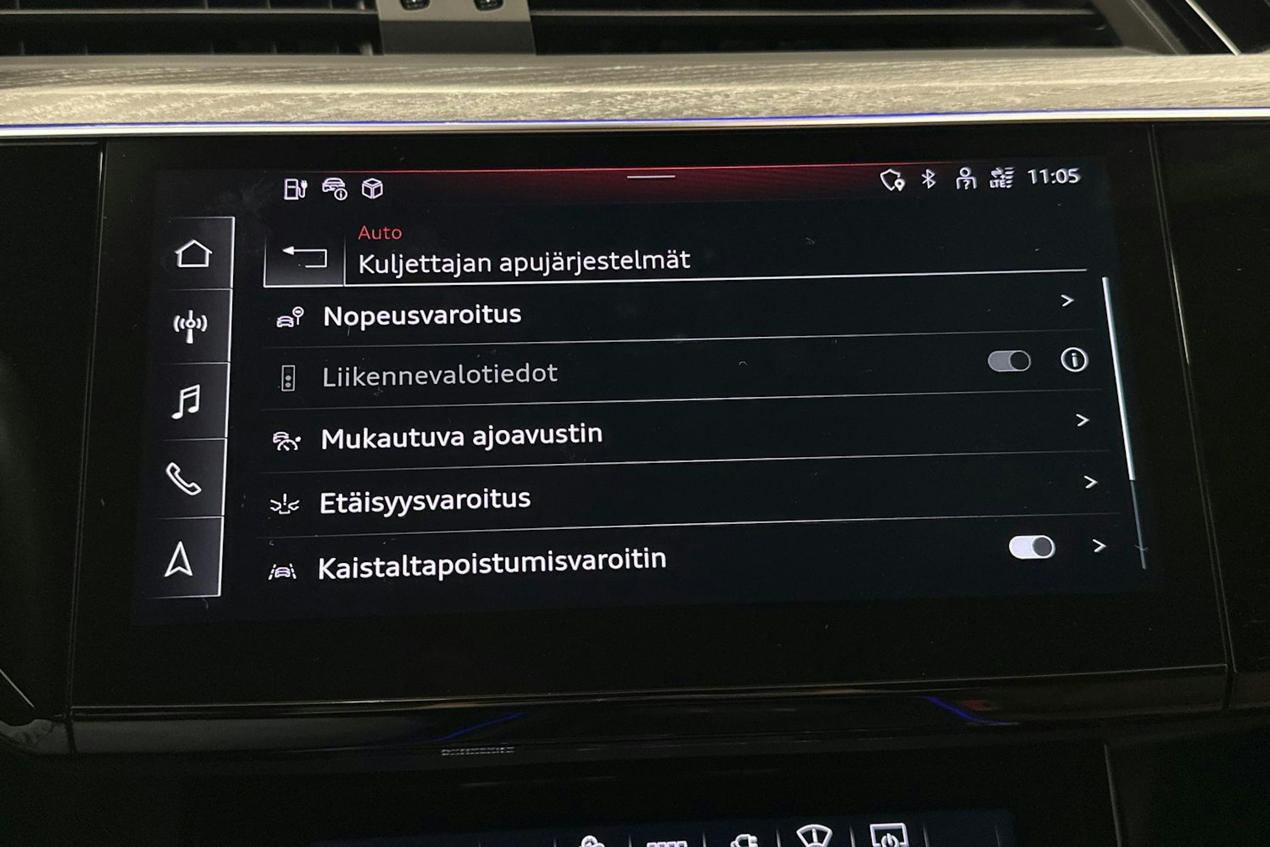 harmaa Audi e-tron 2022 kuva 37.