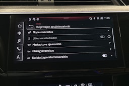 harmaa Audi e-tron 2022 kuva 37.