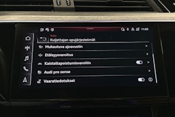 harmaa Audi e-tron 2022 kuva 38.