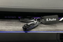 harmaa Audi e-tron 2022 kuva 40.
