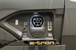 harmaa Audi e-tron 2022 kuva 41.