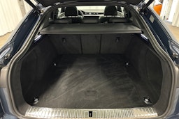 sininen Audi e-tron 2022 kuva 13.