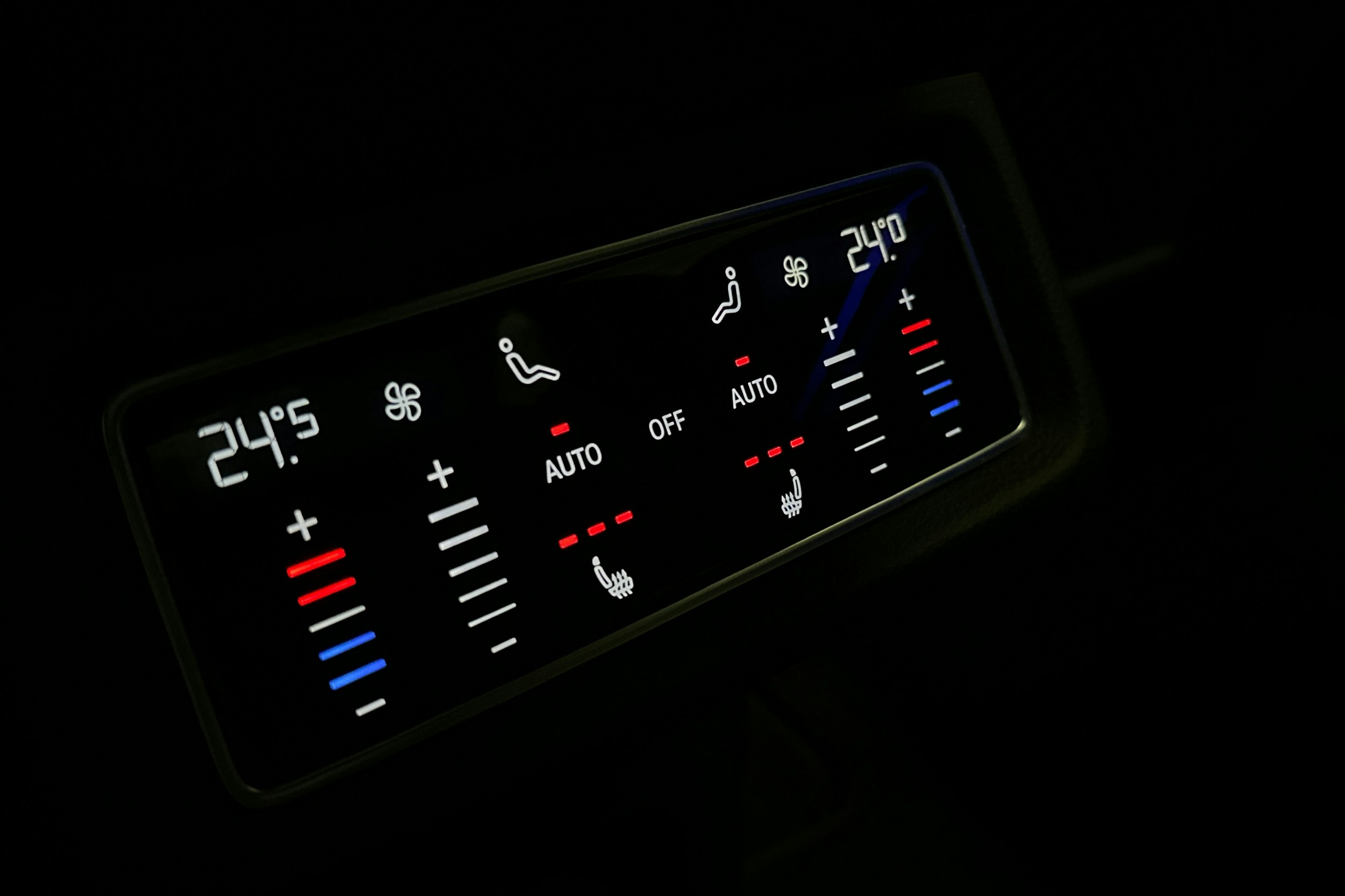 sininen Audi e-tron 2022 kuva 15.