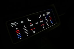 sininen Audi e-tron 2022 kuva 15.