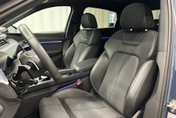 sininen Audi e-tron 2022 kuva 17.
