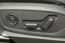 sininen Audi e-tron 2022 kuva 18.