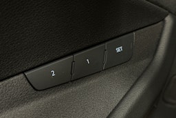 sininen Audi e-tron 2022 kuva 19.
