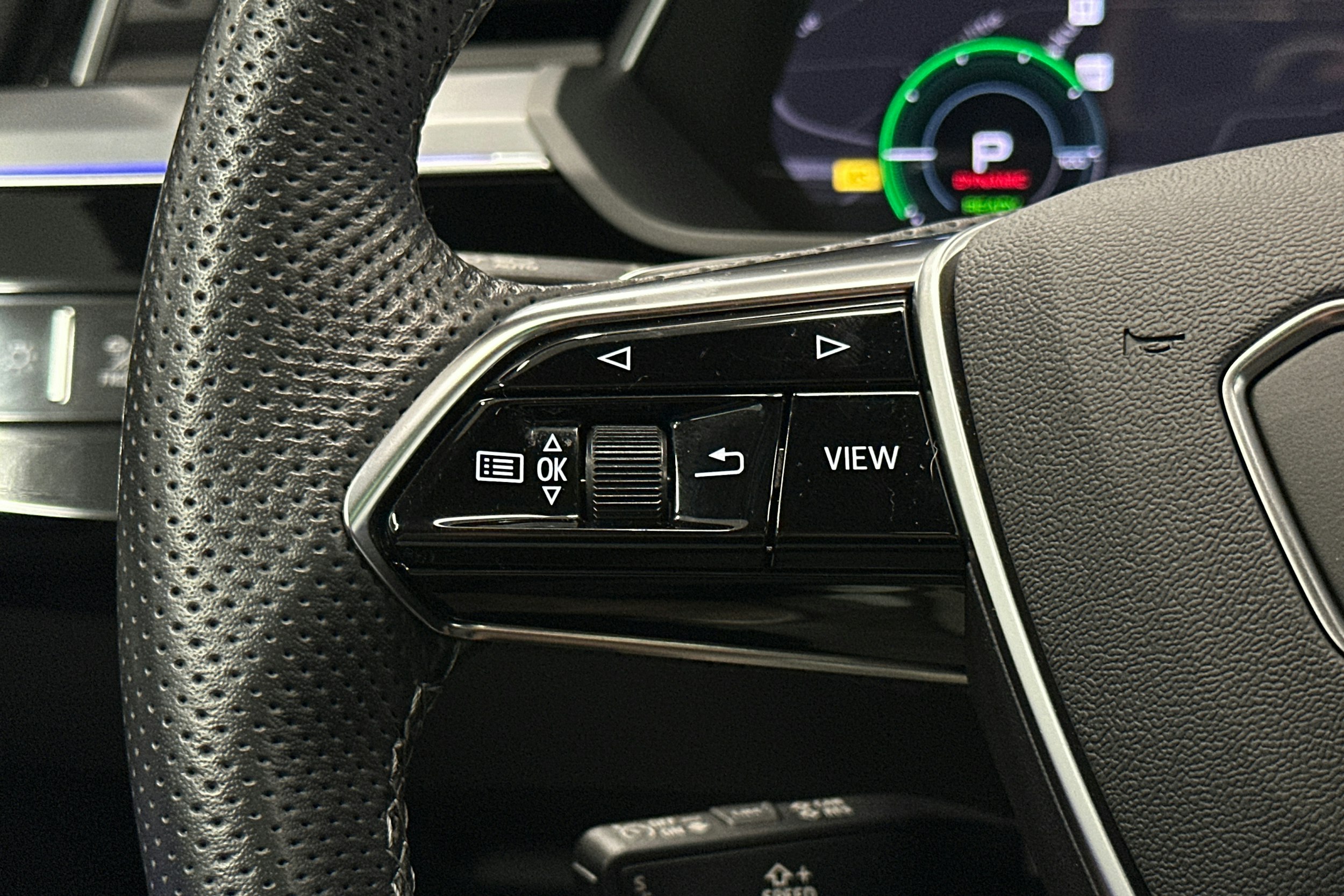 sininen Audi e-tron 2022 kuva 21.