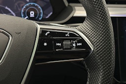 sininen Audi e-tron 2022 kuva 22.