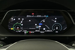 sininen Audi e-tron 2022 kuva 24.