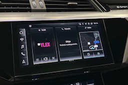 sininen Audi e-tron 2022 kuva 25.