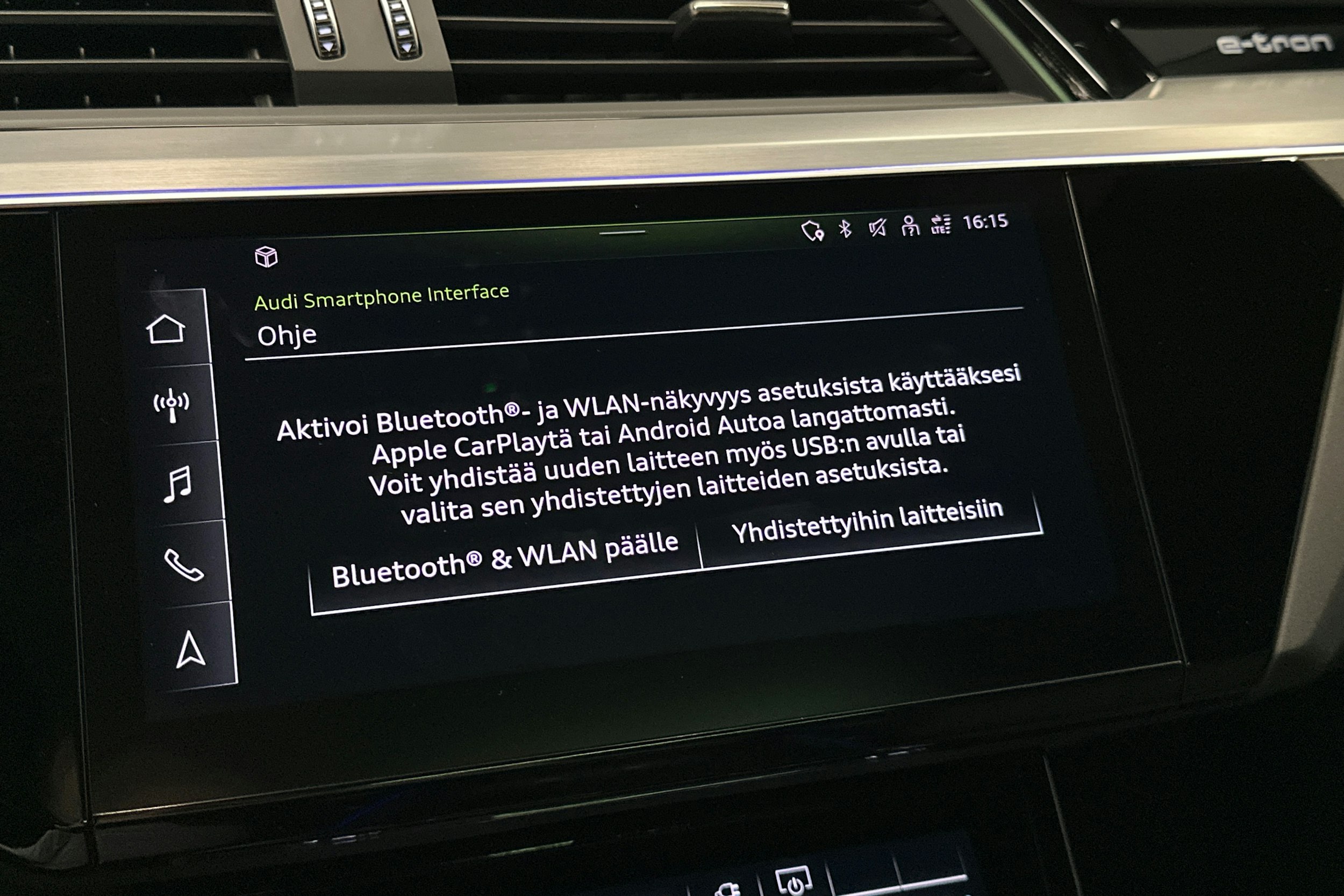 sininen Audi e-tron 2022 kuva 27.
