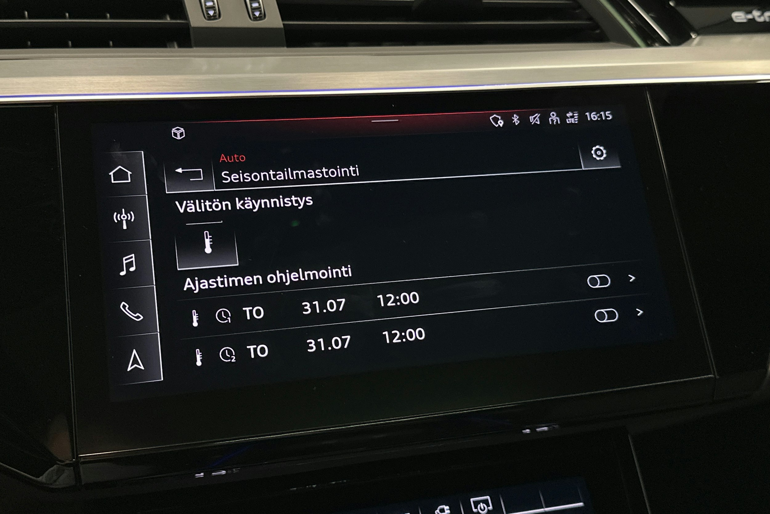 sininen Audi e-tron 2022 kuva 29.