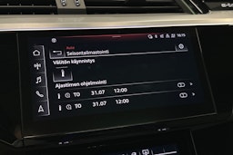 sininen Audi e-tron 2022 kuva 29.
