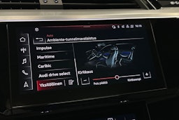 sininen Audi e-tron 2022 kuva 30.