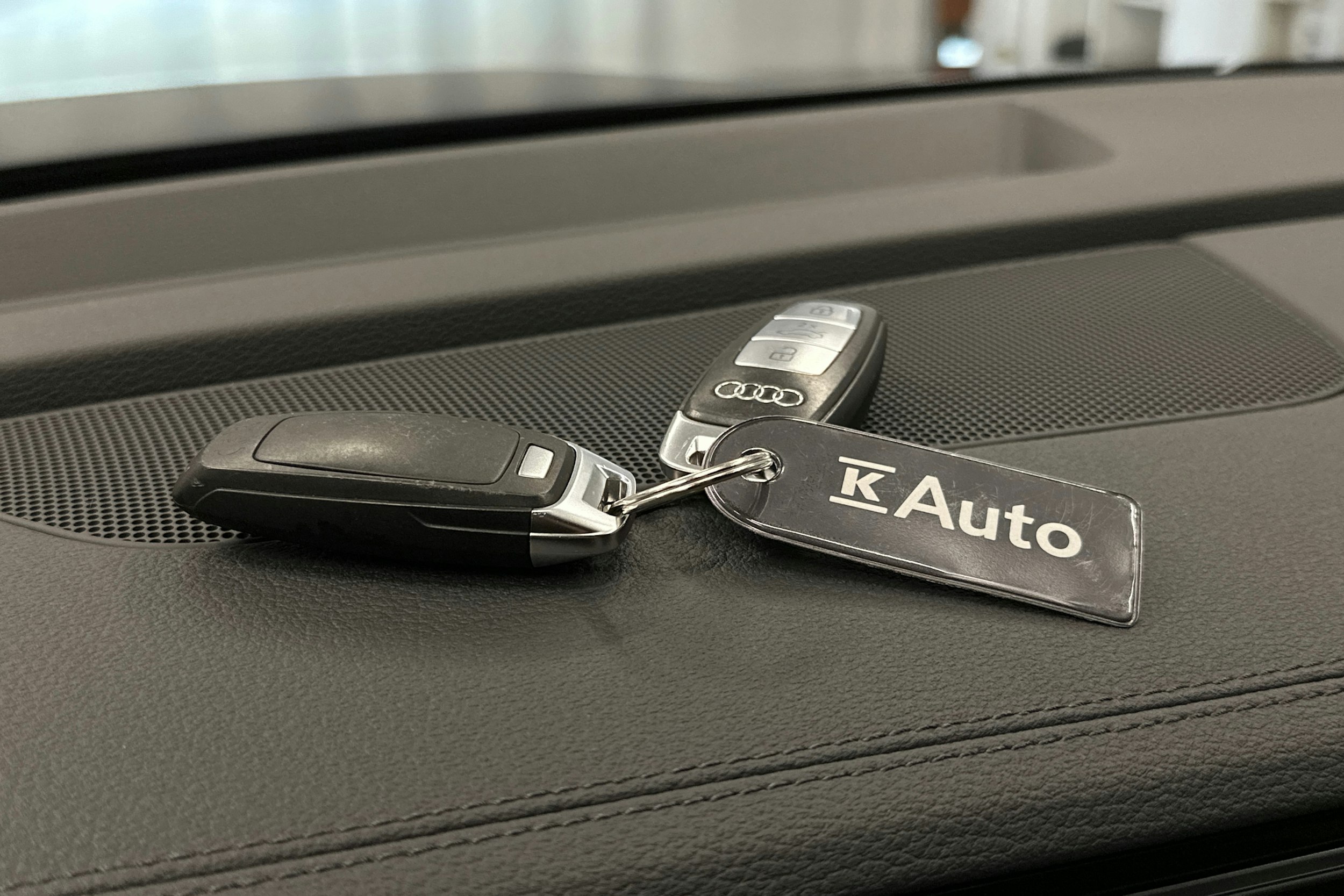 sininen Audi e-tron 2022 kuva 34.