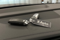 sininen Audi e-tron 2022 kuva 34.
