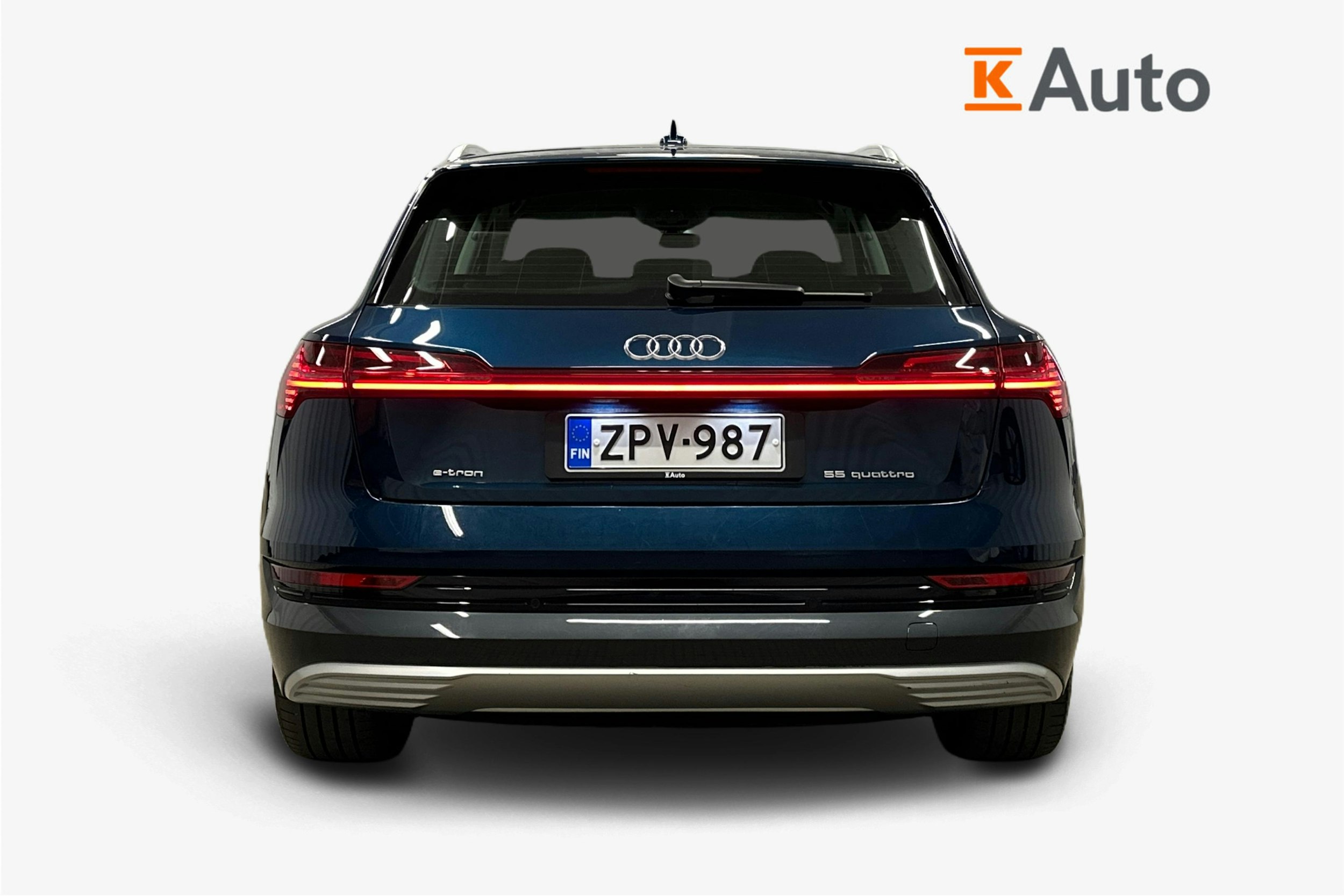 sininen Audi e-tron 2022 kuva 3.