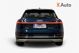 sininen Audi e-tron 2022 kuva 3.