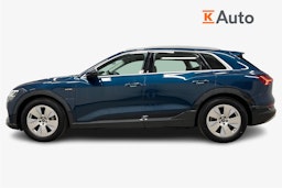 sininen Audi e-tron 2022 kuva 5.