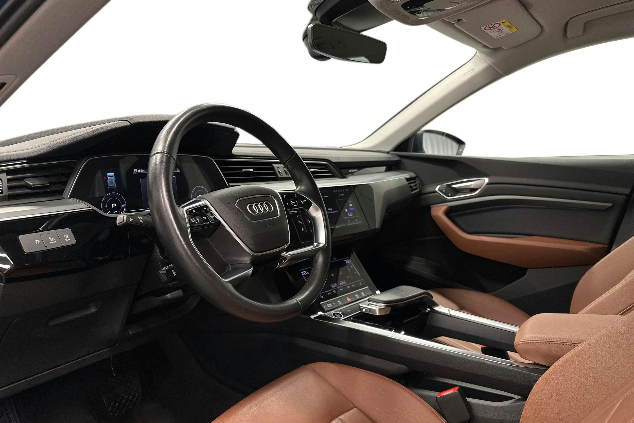 sininen Audi e-tron 2022 kuva 6.