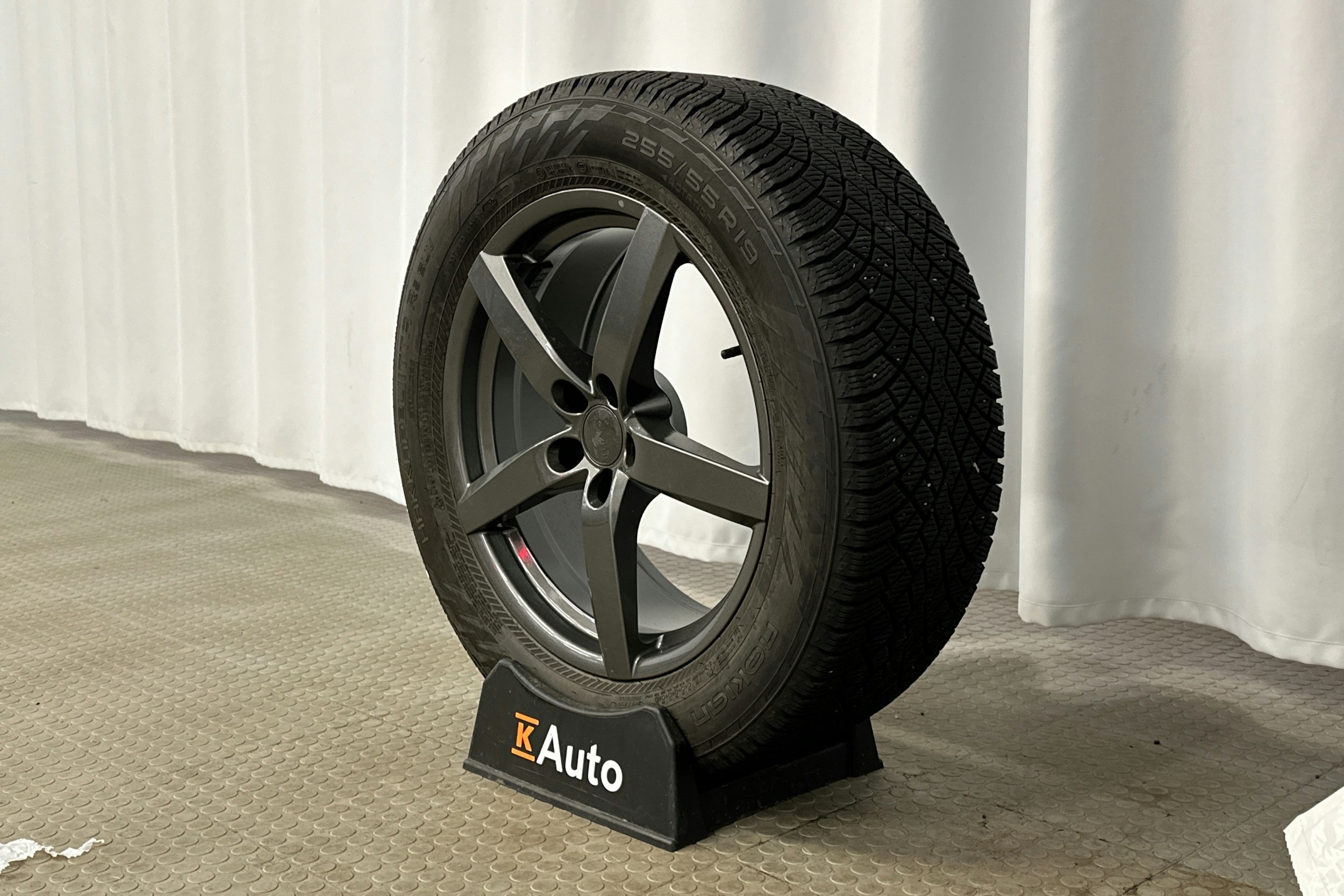 sininen Audi e-tron 2022 kuva 10.