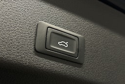 sininen Audi e-tron 2022 kuva 12.