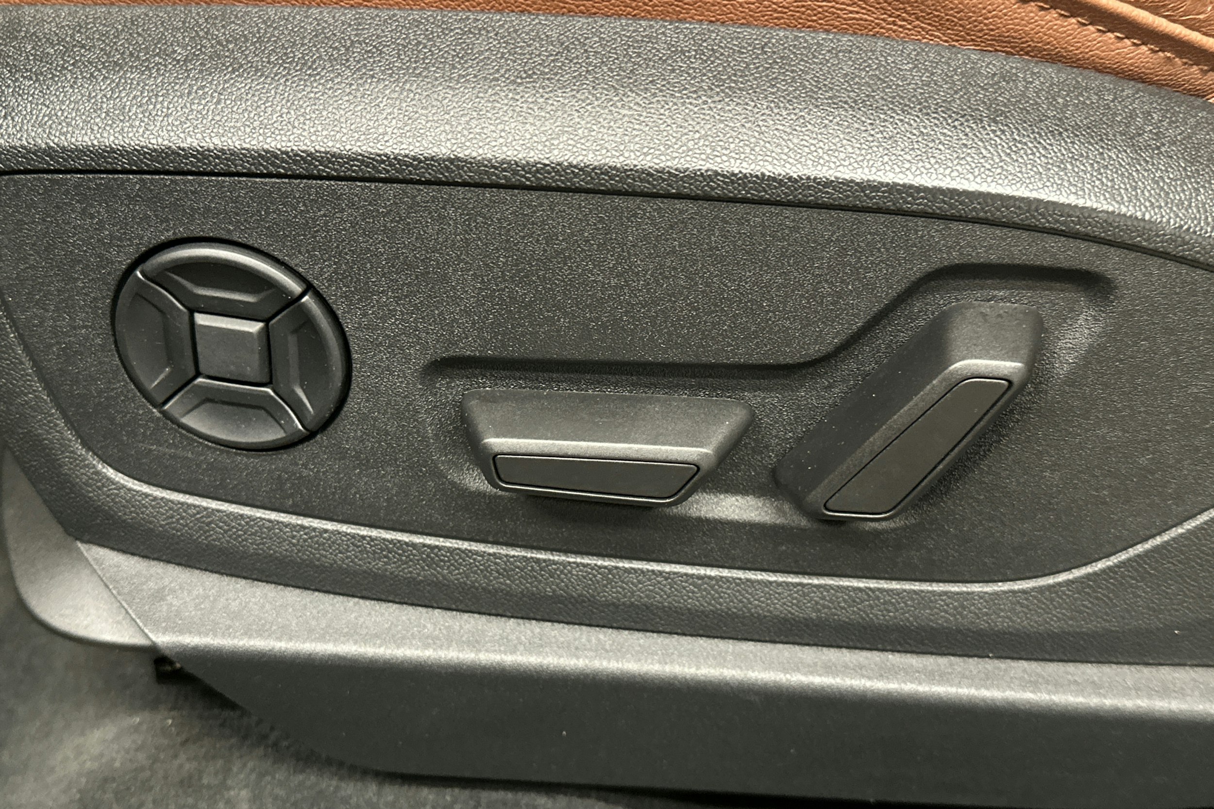 sininen Audi e-tron 2022 kuva 14.