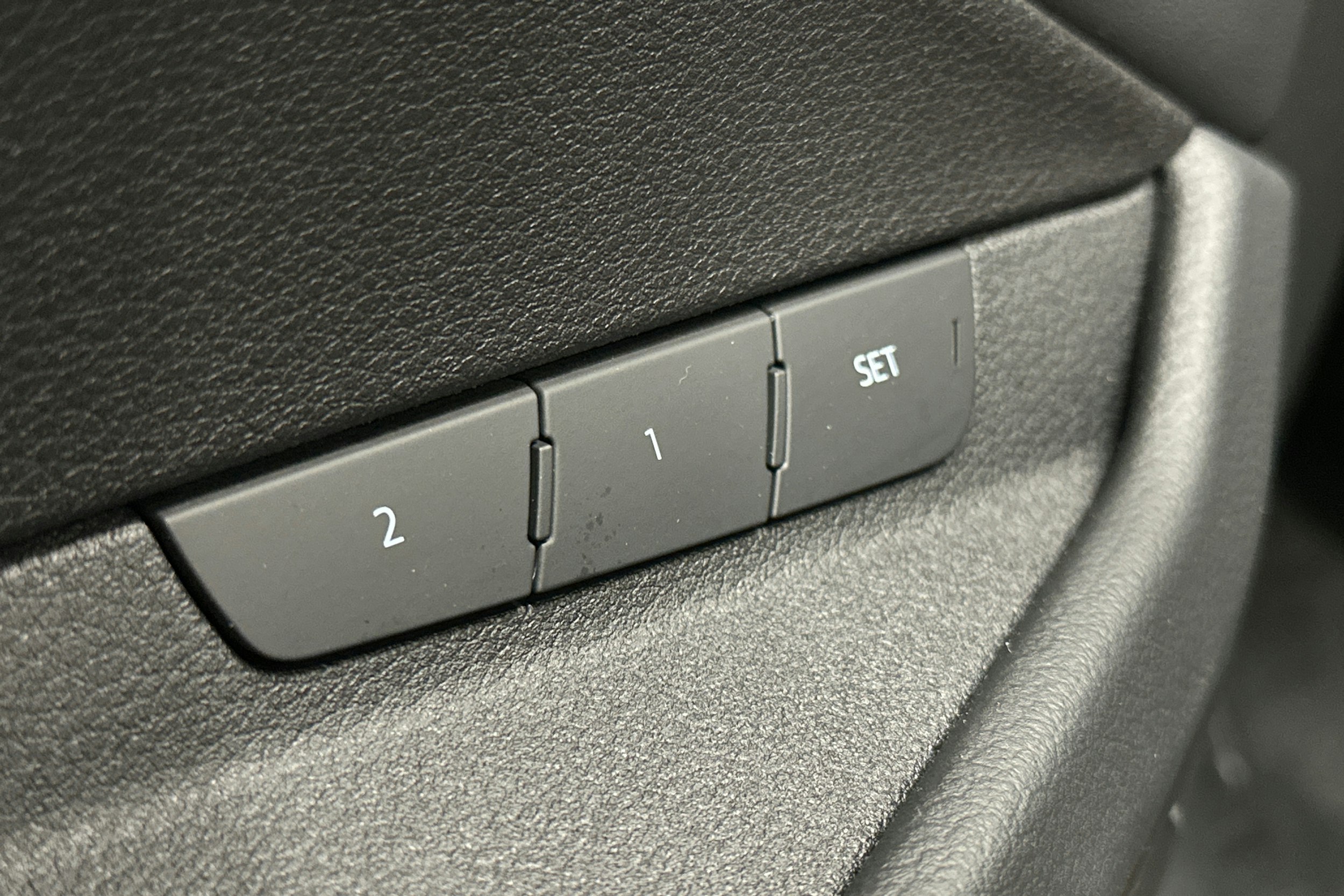 sininen Audi e-tron 2022 kuva 15.
