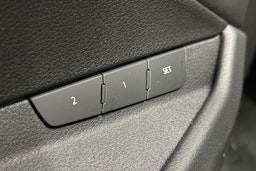 sininen Audi e-tron 2022 kuva 15.