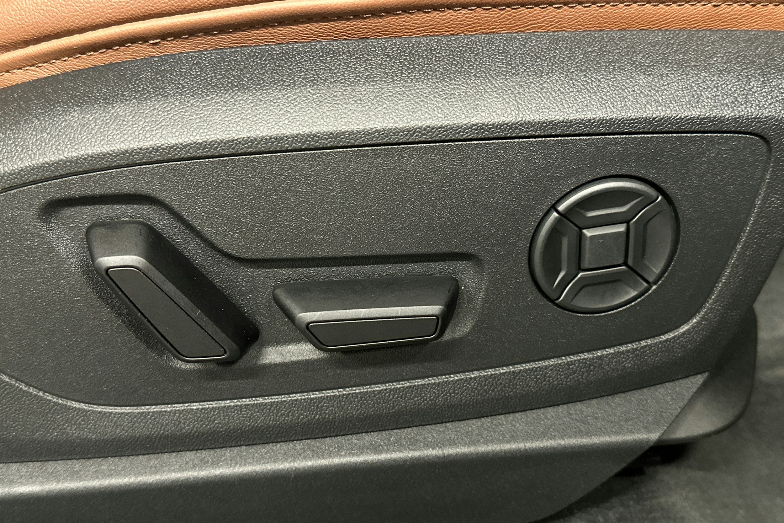 sininen Audi e-tron 2022 kuva 16.
