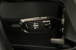 sininen Audi e-tron 2022 kuva 20.
