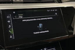 sininen Audi e-tron 2022 kuva 22.