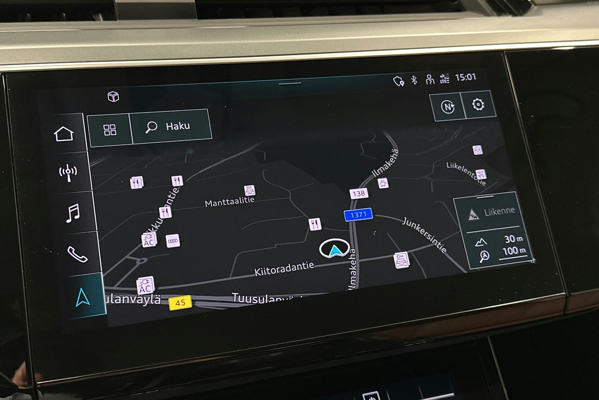 sininen Audi e-tron 2022 kuva 23.