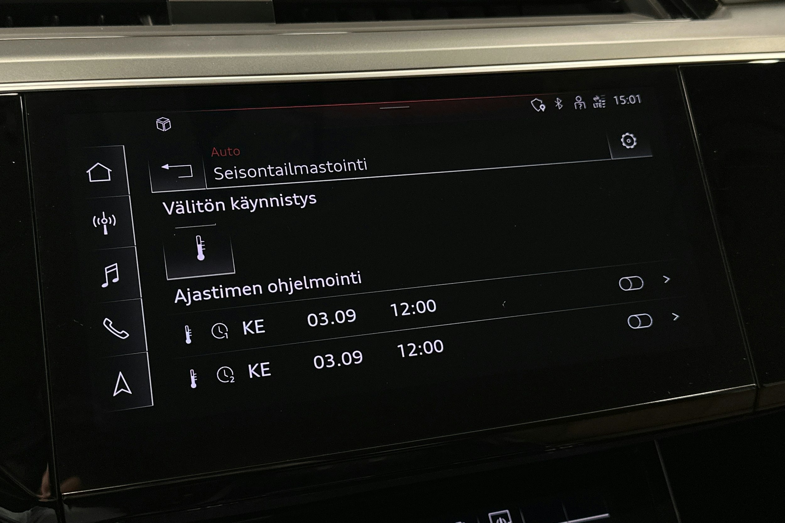 sininen Audi e-tron 2022 kuva 25.