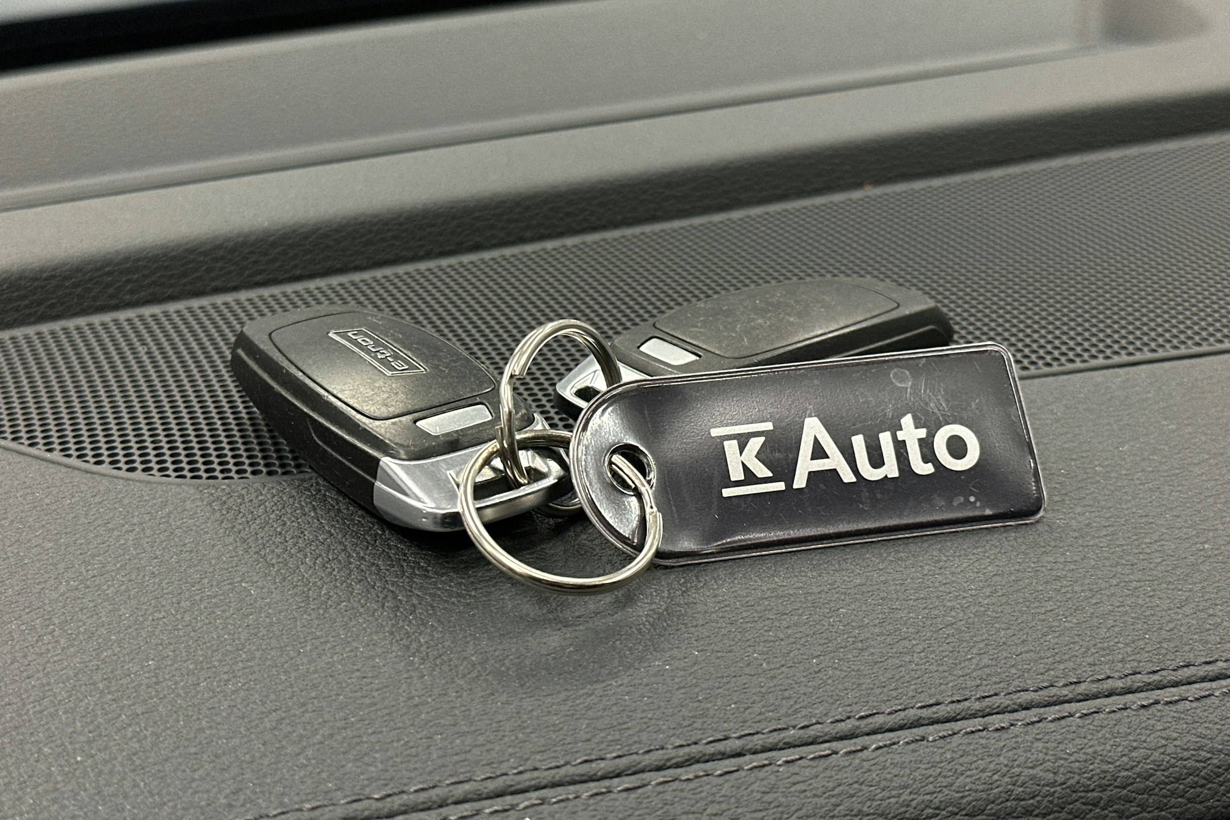 sininen Audi e-tron 2022 kuva 30.