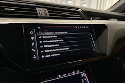 hopea Audi e-tron 2022 kuva 18.