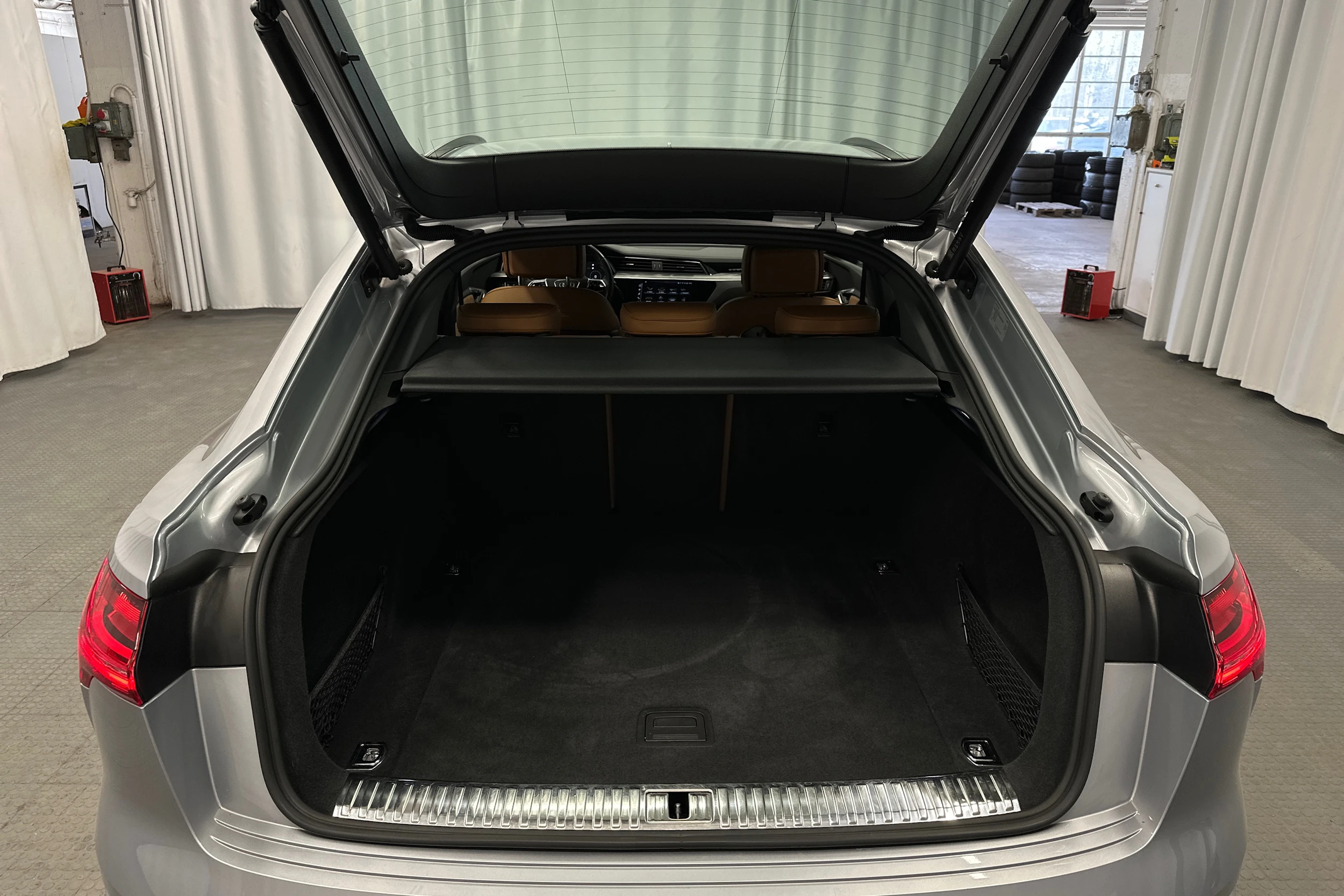 hopea Audi e-tron 2022 kuva 24.