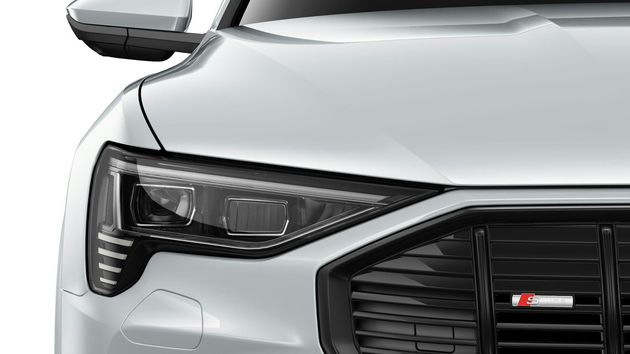 valkoinen Audi e-tron 2023 kuva 6.