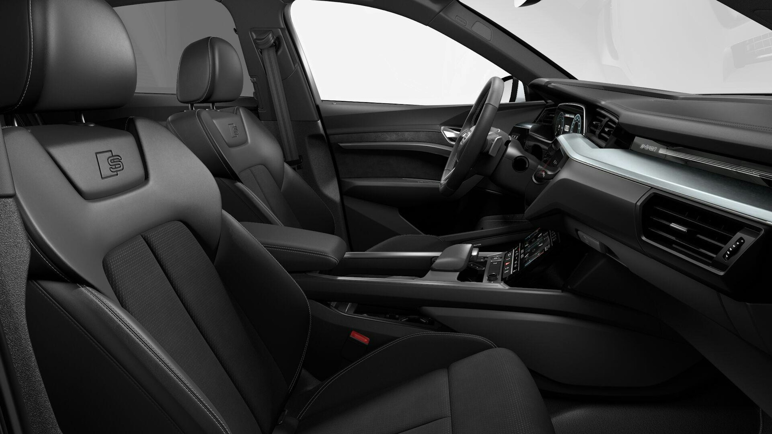 valkoinen Audi e-tron 2023 kuva 7.