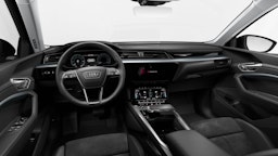musta Audi e-tron 2023 kuva 8.