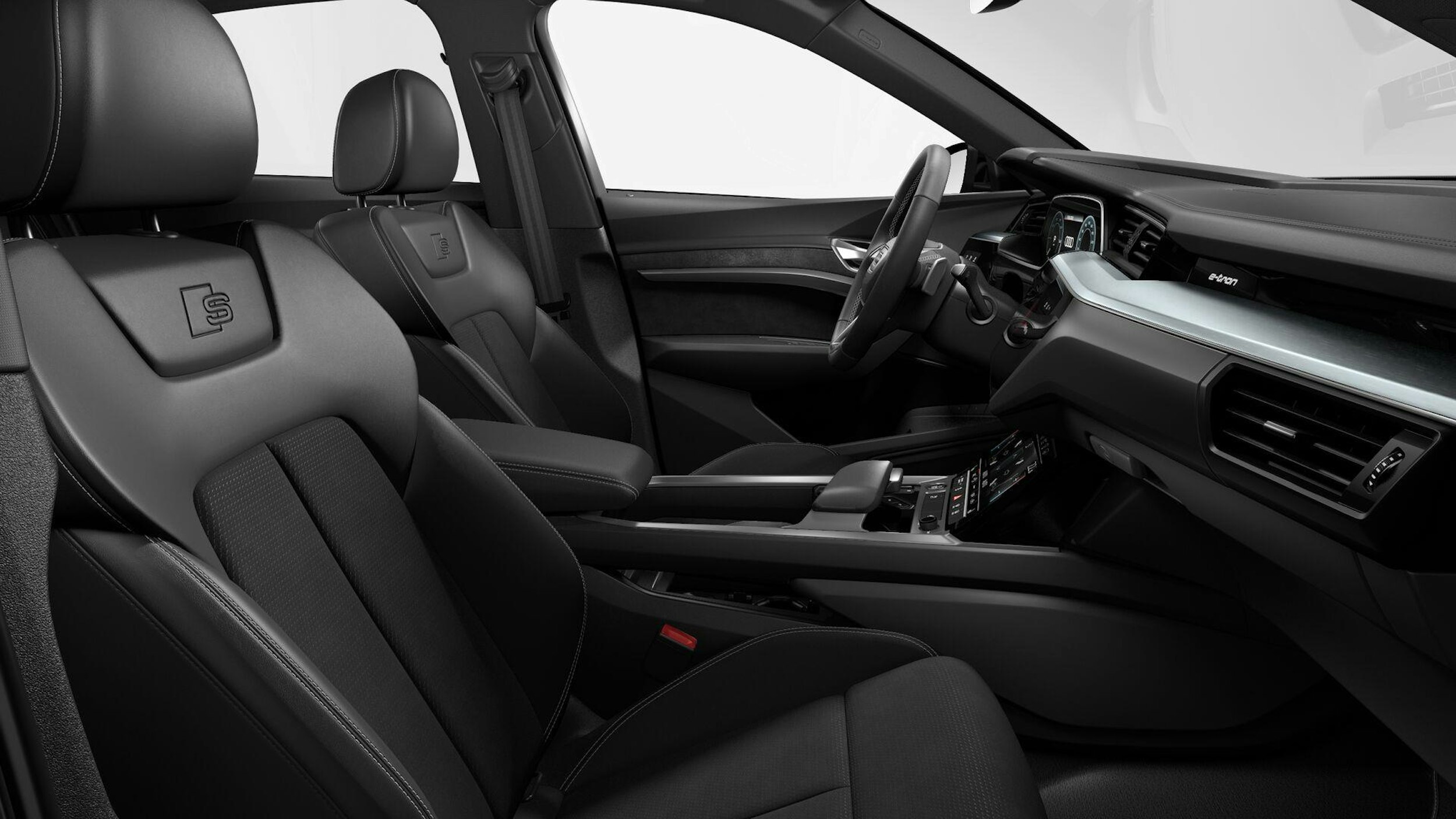 musta Audi e-tron 2023 kuva 7.