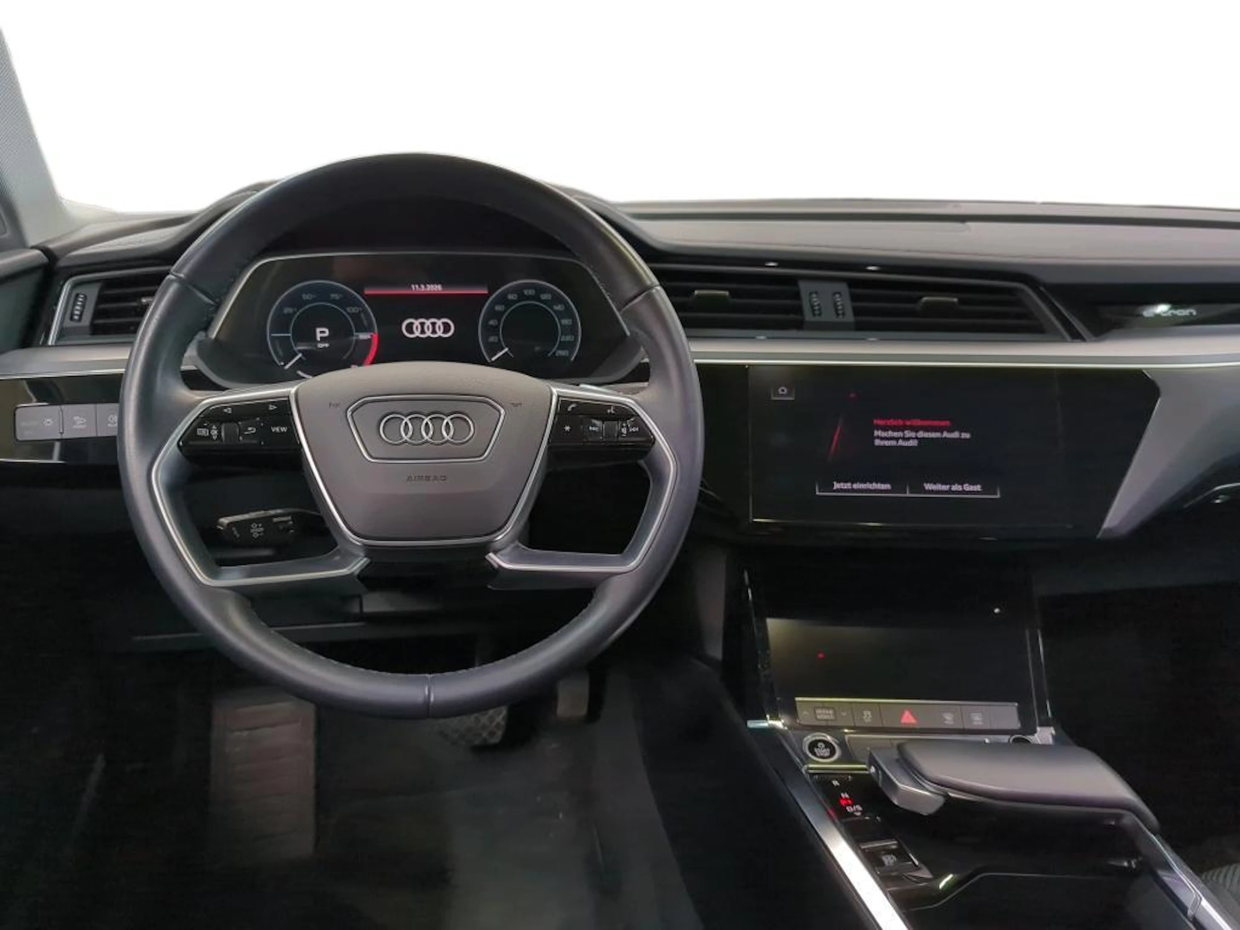 harmaa Audi e-tron 2023 kuva 5.