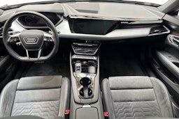 harmaa Audi e-tron 2023 kuva 9.