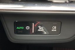 harmaa Audi e-tron 2023 kuva 18.