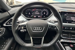 harmaa Audi e-tron 2023 kuva 19.