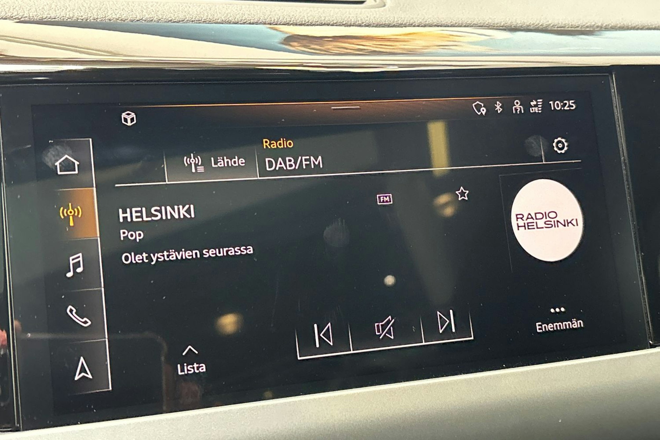 harmaa Audi e-tron 2023 kuva 23.