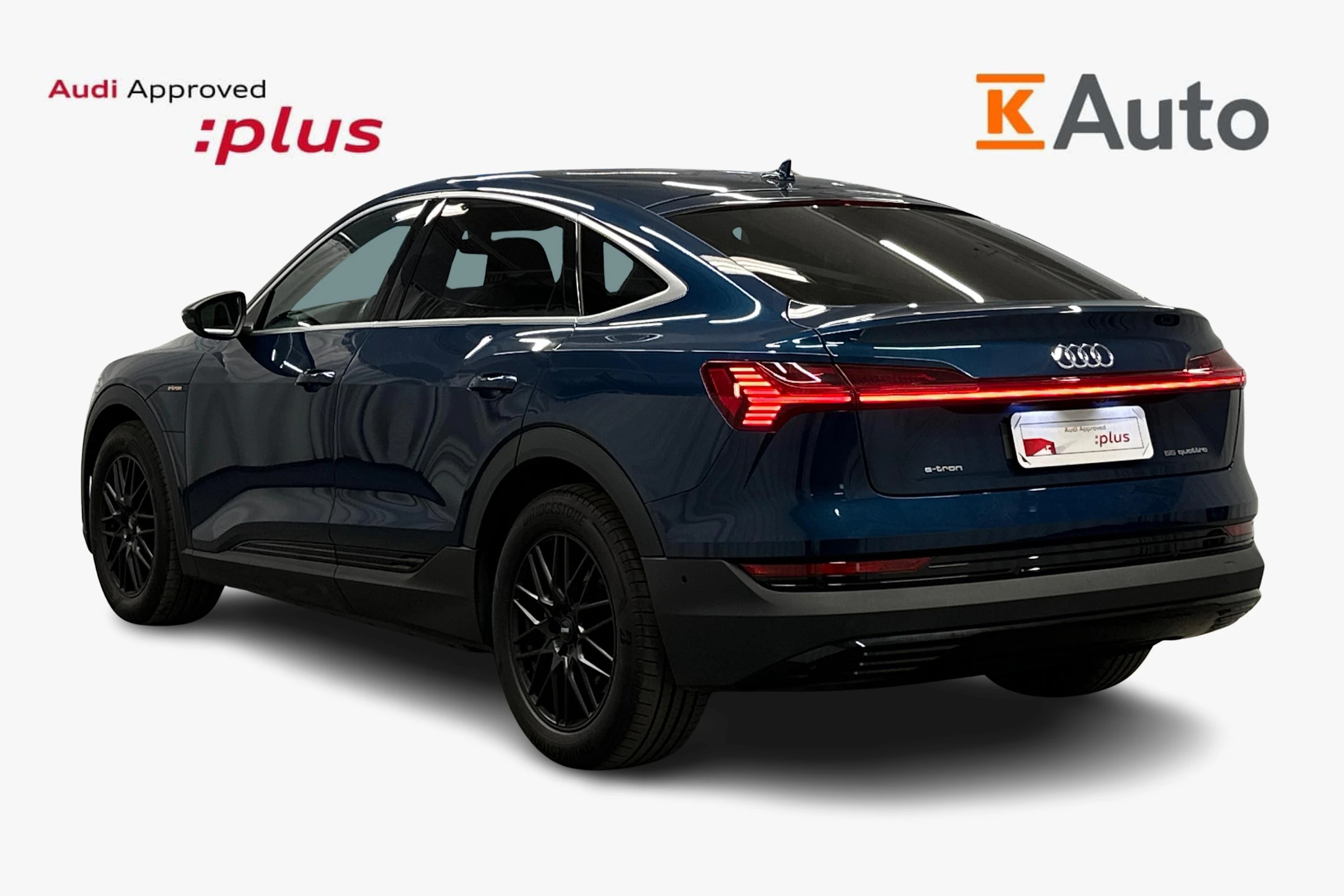 sininen Audi e-tron 2023 kuva 2.