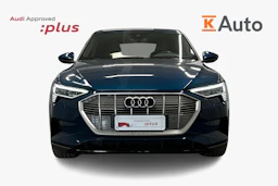 sininen Audi e-tron 2023 kuva 4.