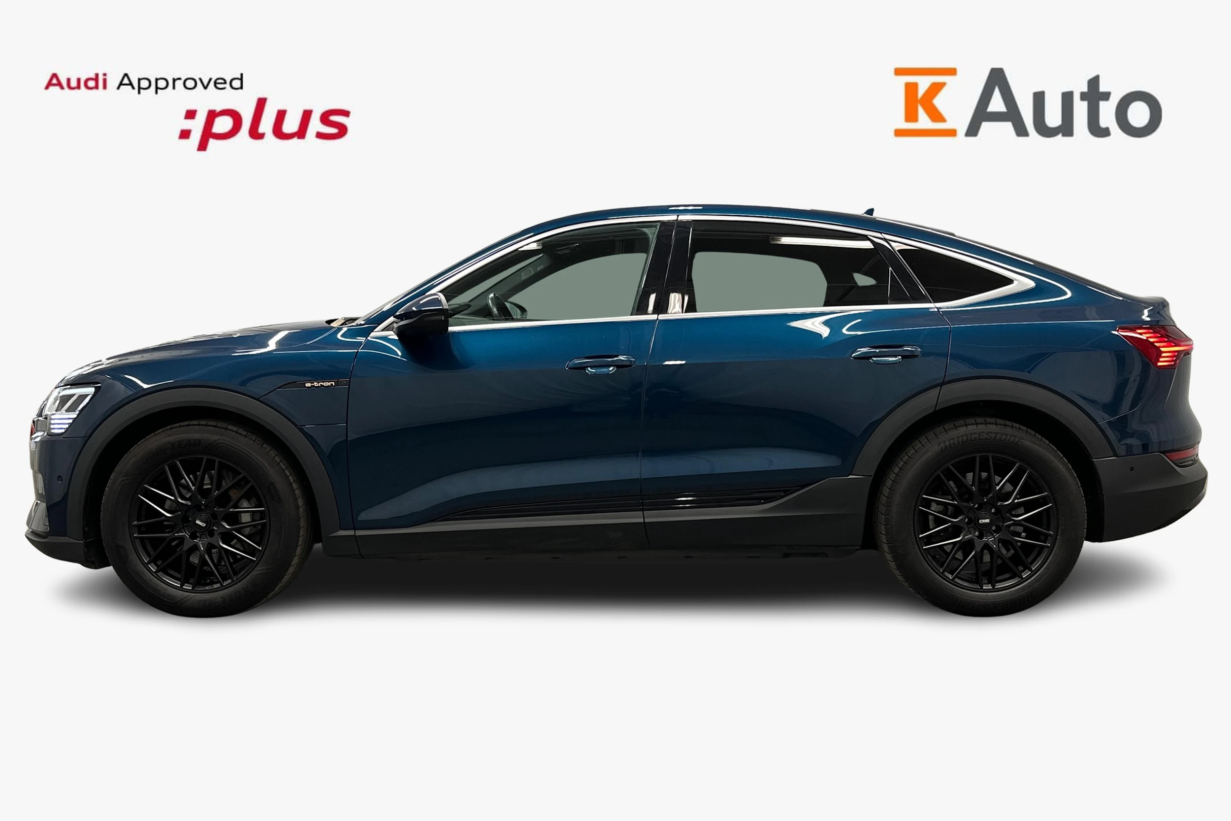 sininen Audi e-tron 2023 kuva 5.